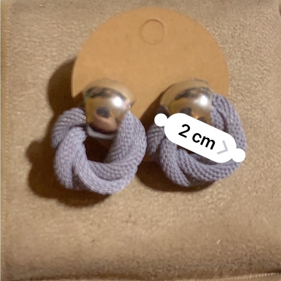 ⭐️2/$10⭐️ Lavender grey and silver Twisted knot earrings-BRAND NEW - Picture 4 of 4